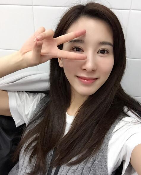 电竞林志玲？美女Nina任LPL夏季赛主持